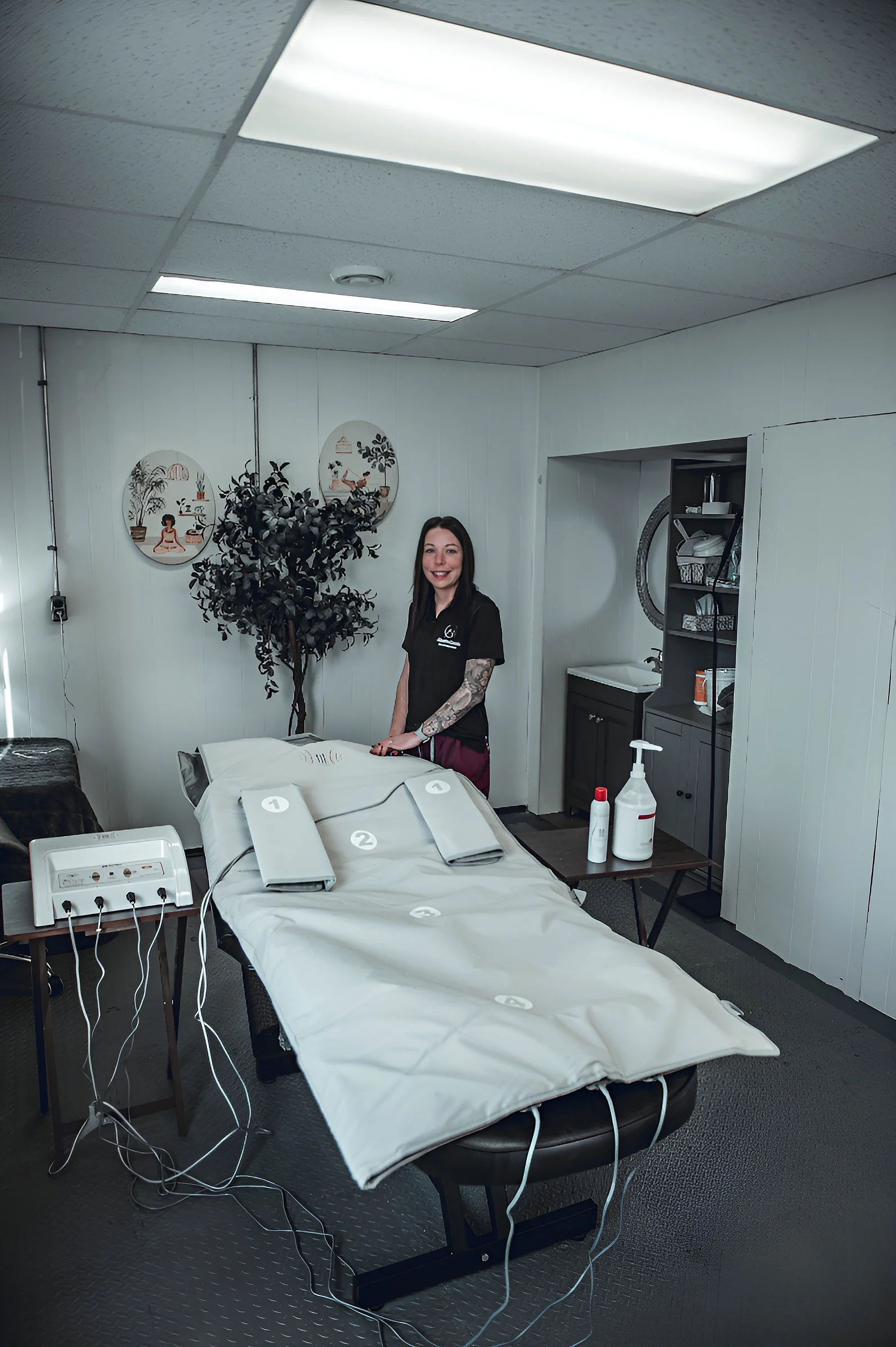 Allison's Oasis - Allison with FIT Body Wrap equipment. FIT Body Wrap is a Professional Infrared Sauna Body Wrap System.